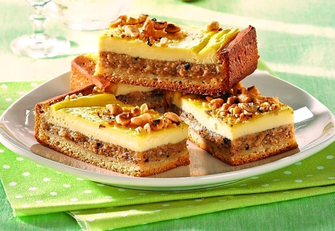Prepara o prajitura delicioasa cu cele mai gustoase fructe ale toamnei, pere și nuciclickpoftabuna.ro