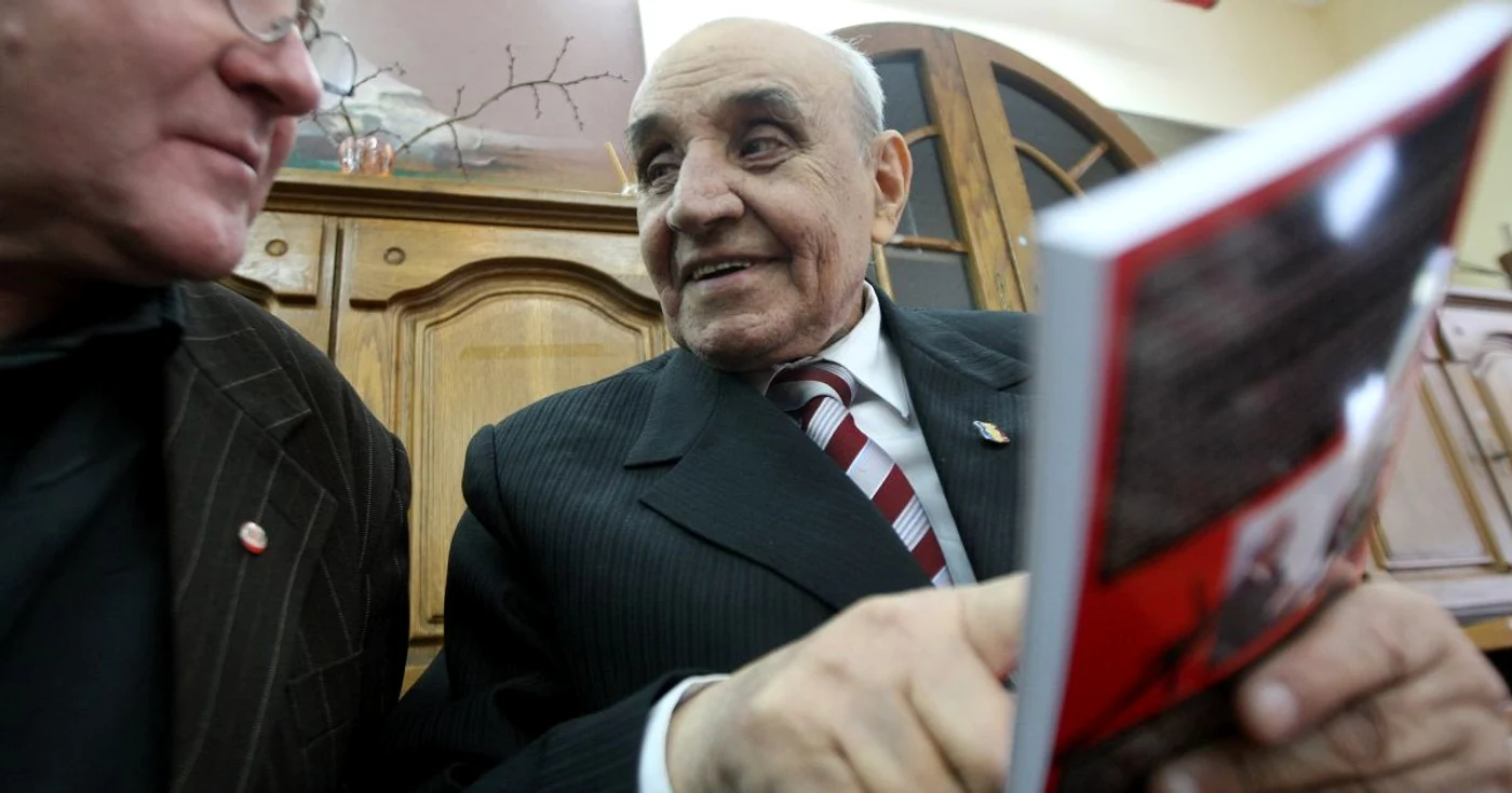 Vasile Paraschiv şi-a lansat astăzi volumul "Strgăt pentru adevăr şi libertate"