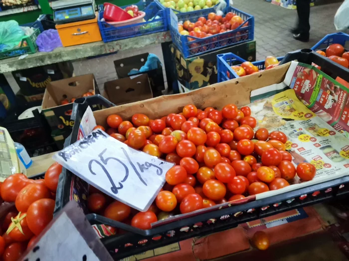 Cele mai scumpe sunt roșiile cherry FOTO: Alina Mitran