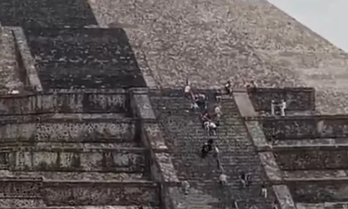 Atac armat la piramidele din  jpg