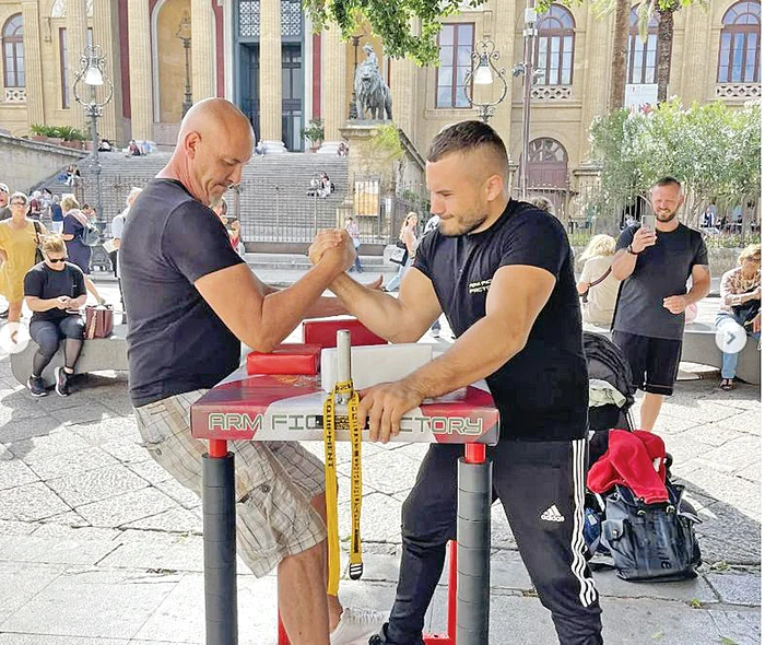 Daniel, în acţiune la un concurs