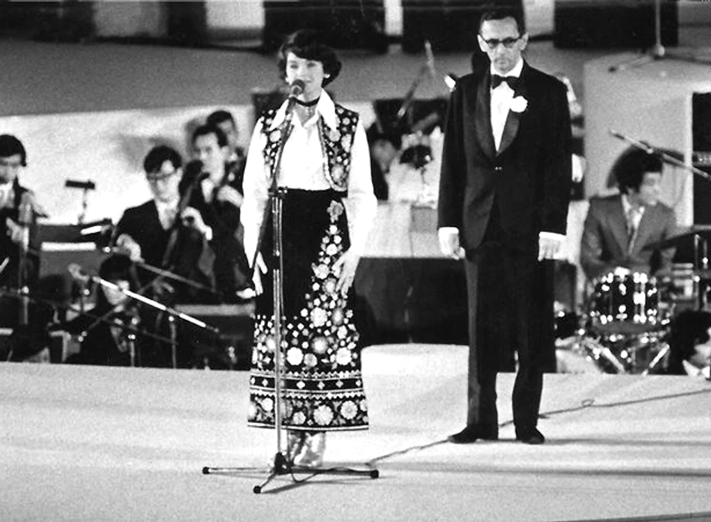 Margareta şi fiica ei, Ana Maria, la pianFoto: arhiva personală