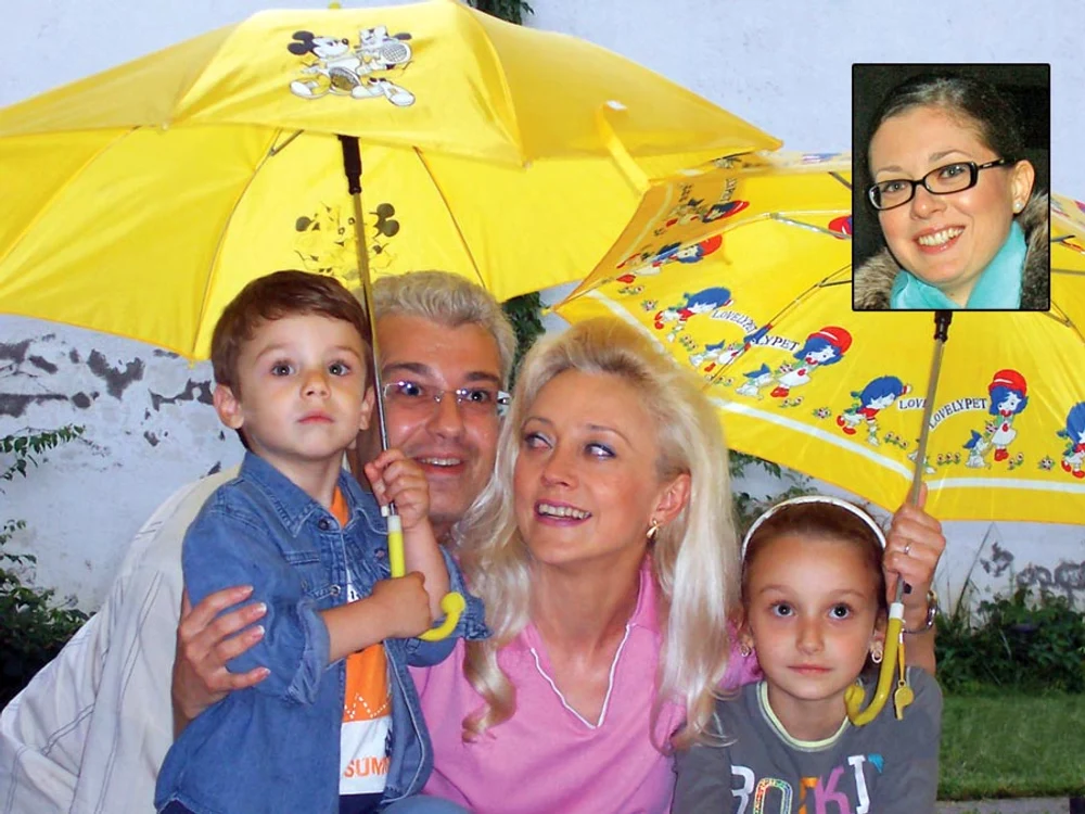 Lucia şi Cătălin au fost căsătoriţi timp de 20 de ani. Cei doi copii ai lor, Daria şi Raris, au rămas, după divorţ, în custodia mamei