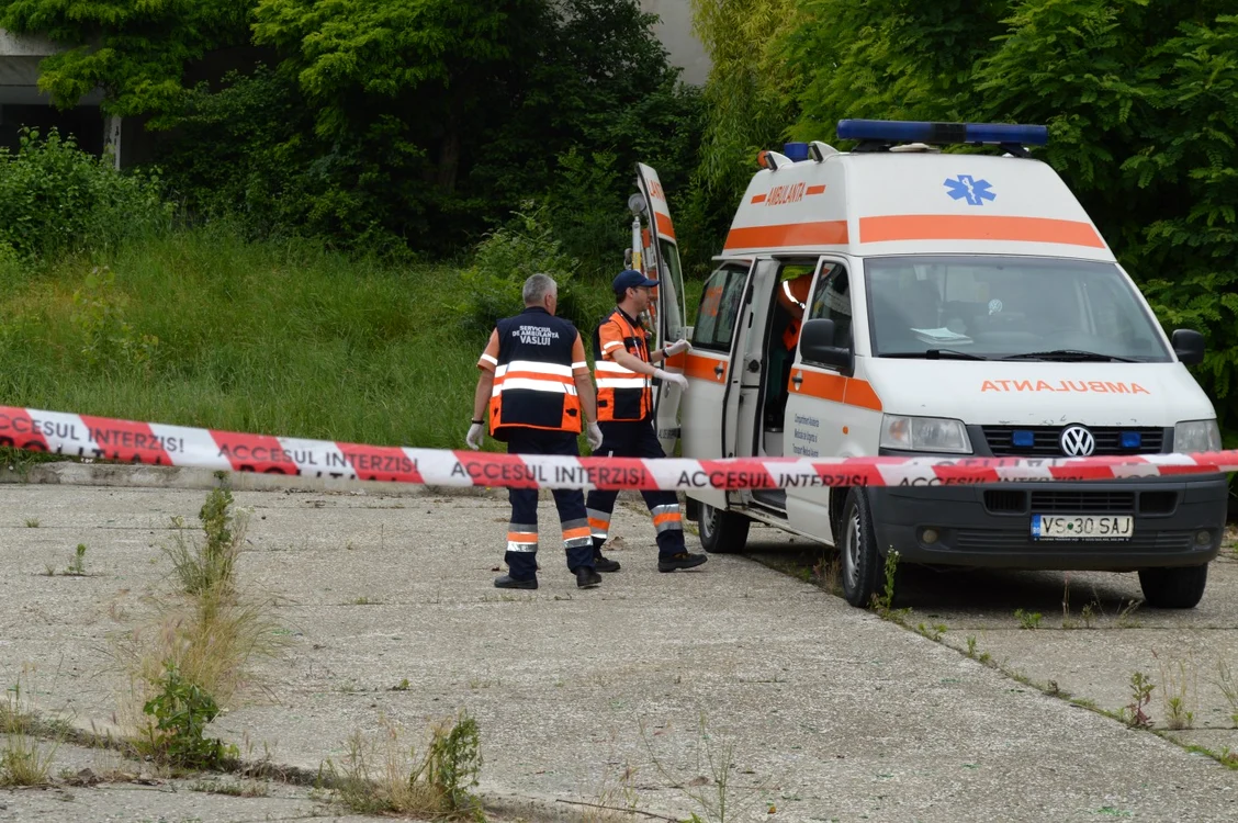 La faţa locului au sosit mai multe echipaje de la Ambulanţă   Foto Simona VOICU