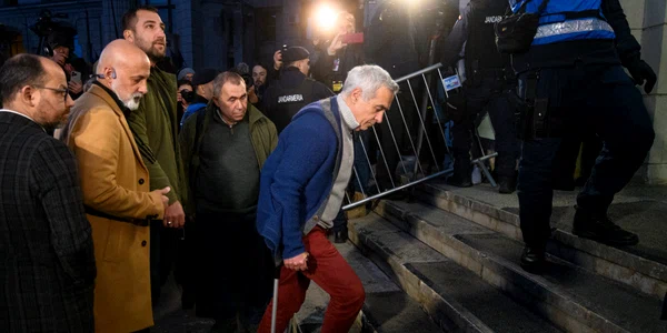Călin Georgescu alături de avocatul Mircea Bogdan Petre FOTO Mediafax
