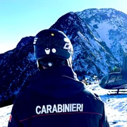 un miliardar a venit cu elicopterul pana pe partia de schi foto X @rep_milano