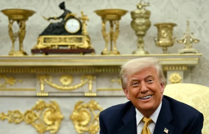 TRUMP BIROUL OVAL jpg