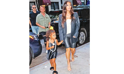 15 vedete foto1 flip 85 150 splashnews jpeg