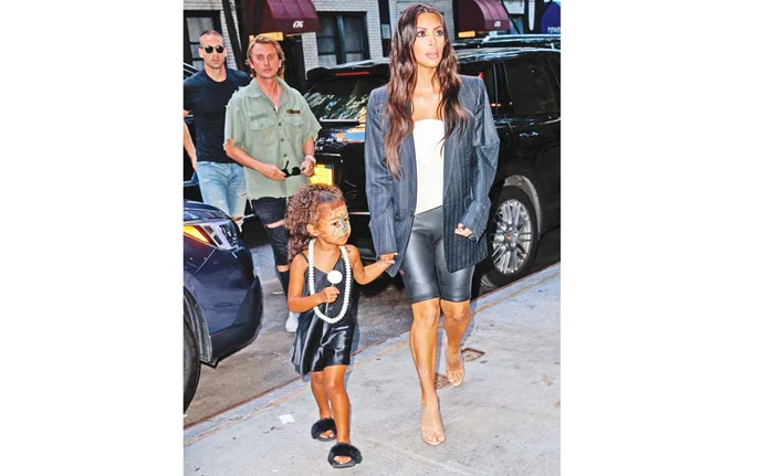 Kim Kardashian a creat o colecţie de modă pentru fiica ei North WestFoto: Guliver/ Splashnews