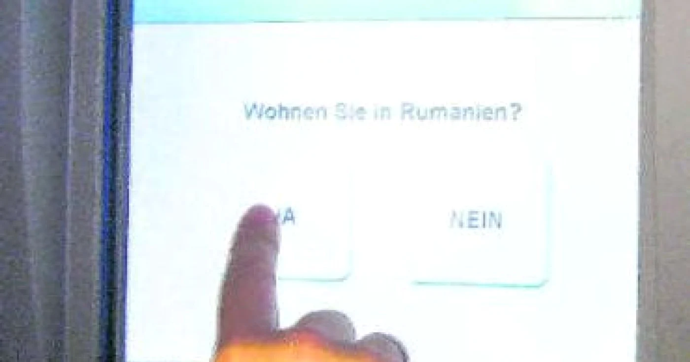Un bancomat Volksbank din Germania vrea să ştie: "Locuiţi în România?"