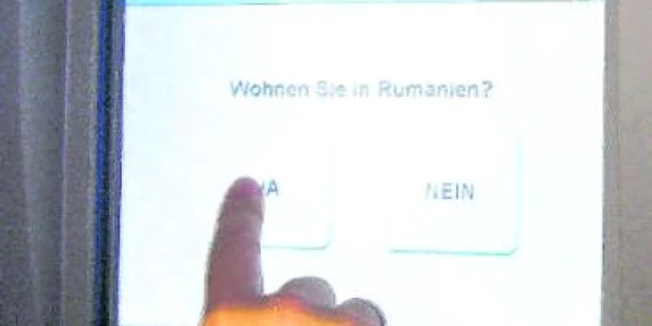 Un bancomat Volksbank din Germania vrea să ştie: "Locuiţi în România?"