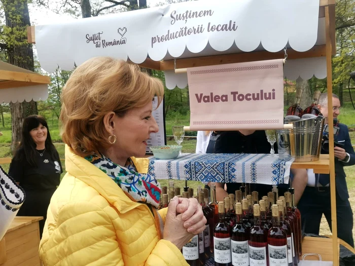 Târg pe Domeniul Regal Săvârșin FOTO Ștefan Both