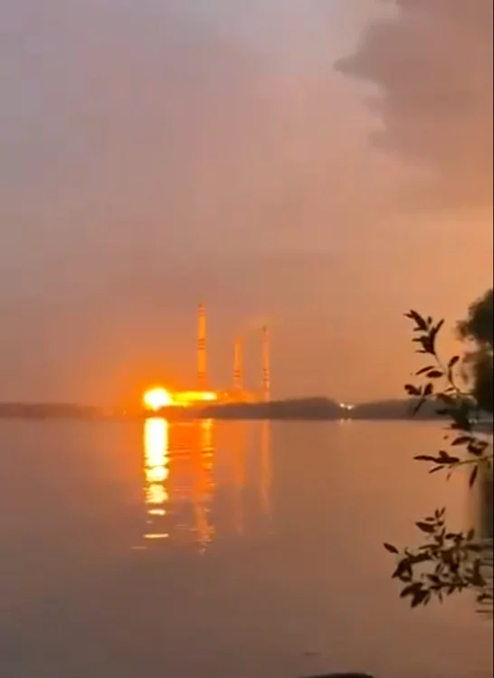 Ucraina a lovit cu drone o rafinărie de lângă Moscova FOTO Captură video via X/ Illia Ponomarenko