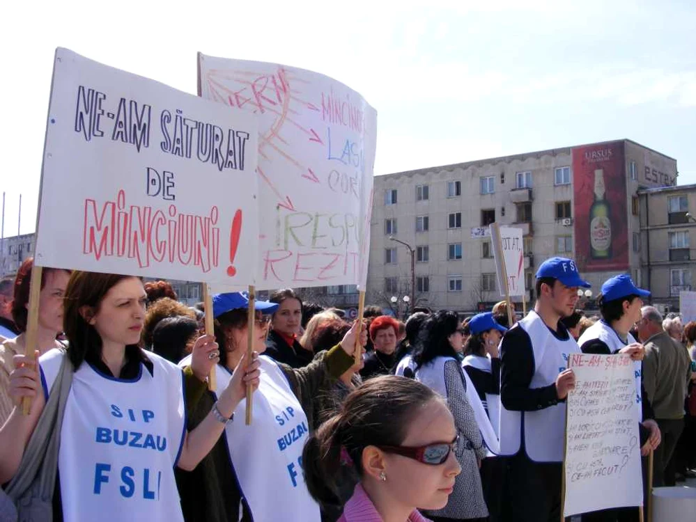 Profesorii au protestat în Piaţa Dacia