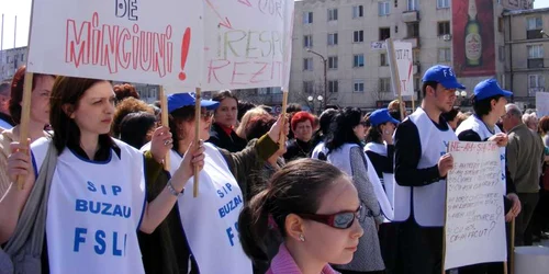 Profesorii au protestat în Piaţa Dacia