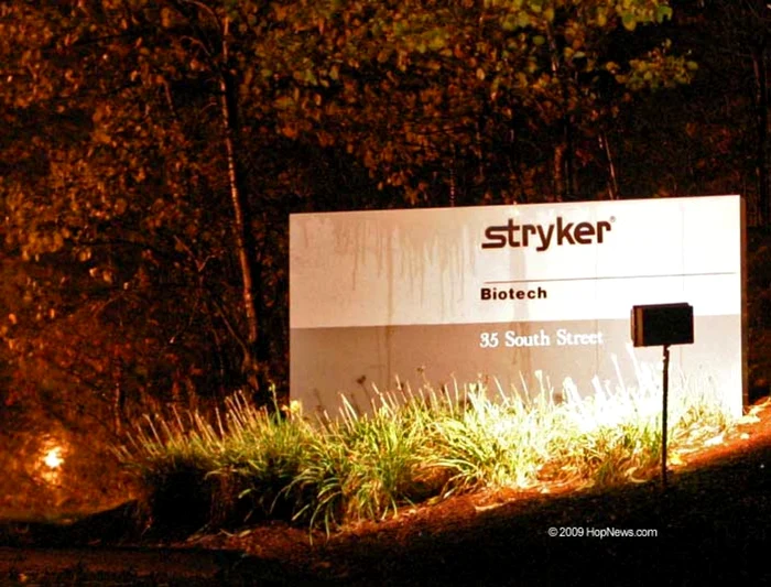 Unitatea Stryker din Polonia le-a plătit directorului unui spital şi soţiei acestuia excursii la New York şi Aruba FOTO hopnews.com