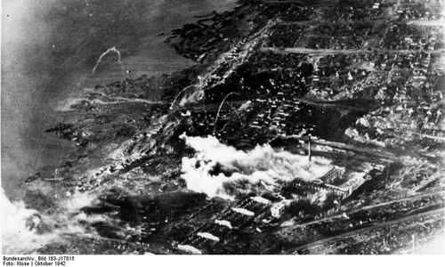 Vedere aeriană a Stalingradului după un atac al Luftwaffe din 2 octombrie 1942 (© Bundesarchiv Bild 183-J17815)
