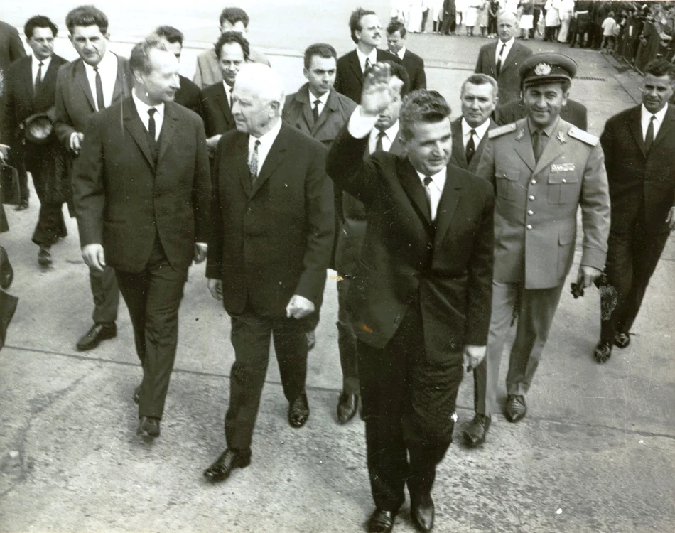 Nicolae Ceaușescu alături de președintele Cehoslovaciei Alexander Dubcek FOTO wikipedia