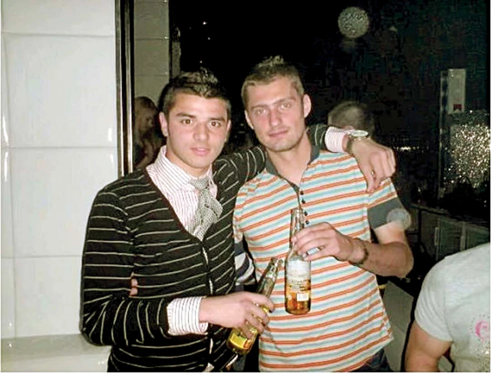 
    Fundaşul a fost aproape de a semna cu Al-Ittihad, dar transferul a căzut din cauza problemelor sale cu alcoolul. Gabi Tamaş e recunoscut pentru escapadele sale bahice Foto Arhivă Personală  