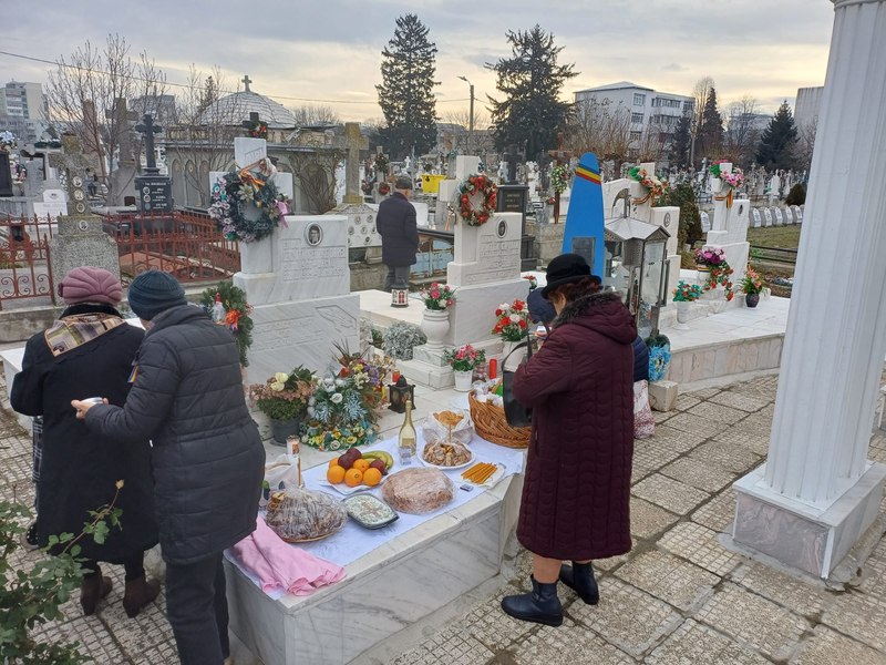 Cine sunt eroii Revoluției din 1989 înmormântați în Cimitirul Central din Bacău. Povestea specială a lui Ciprian Pintea FOTO
