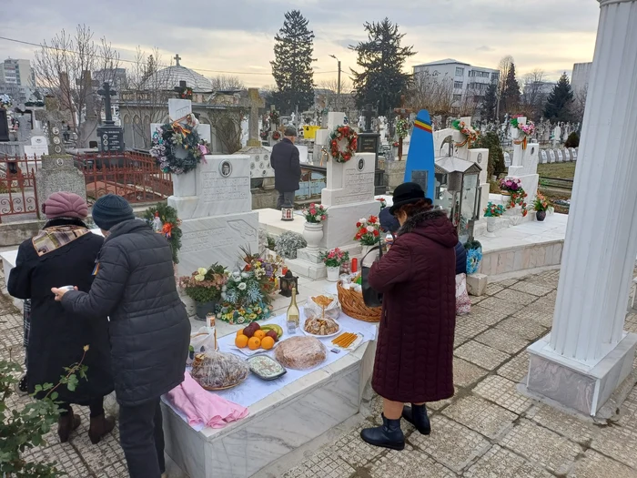 Familiile eroilor, de 34 de ani, își pomenesc fii căzuți la Revoluție FOTO MA