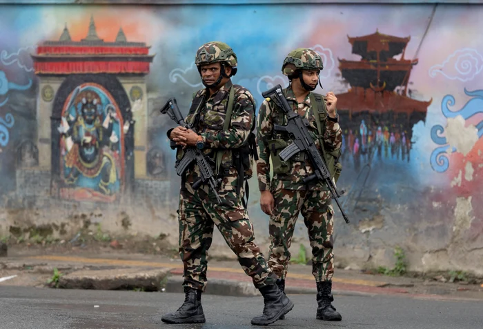 Armata nepaleză patrulează străzile din Kathmandu după protestele violente FOTO EPA-EFE