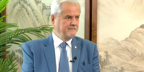 Adrian Năstase in china jpg