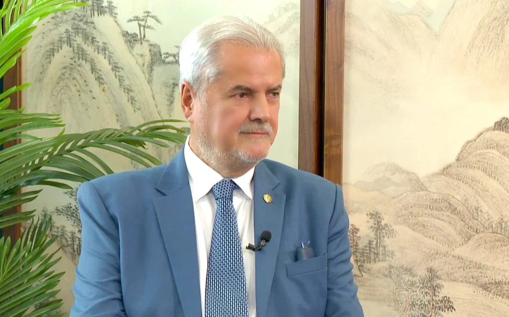 Adrian Năstase, interviu la televiziunea de stat din China. Cum a fost prezentat la Beijing: „Un vechi prieten al Chinei”