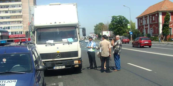 Peste 30 de şoferi au fost opriţi de oamenii legii Foto. Poliţia Locală Braşov