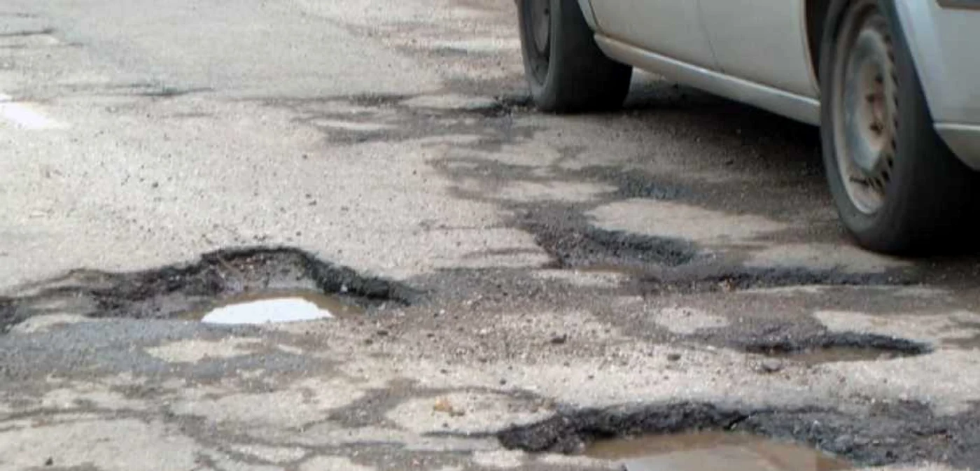 Drumul judeţean  Satu Mare - Homorod este unul aproape impracticabil din cauza gropilor