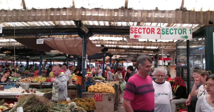 Lucrările de modernizare a pietei se vor încheia anul viitor. Foto Adevarul