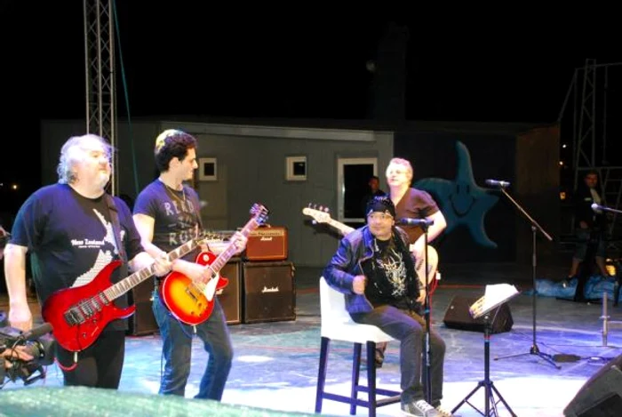 
    Leo Iorga si colegii sai de la Pact au cantat la Callatis Fest 2014  