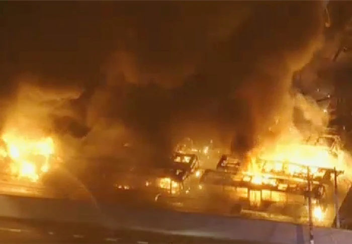 
    Două autobuze au ars în Sao Paulo  