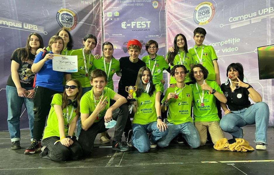 Roboticienii uluitori din Argeș fac „naveta” între Evaluarea Națională și concursuri de prestigiu din Australia și SUA