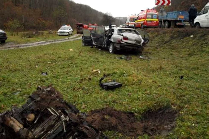 Autoturismul Opel a fost distrus în urma impactului. D. Guţă