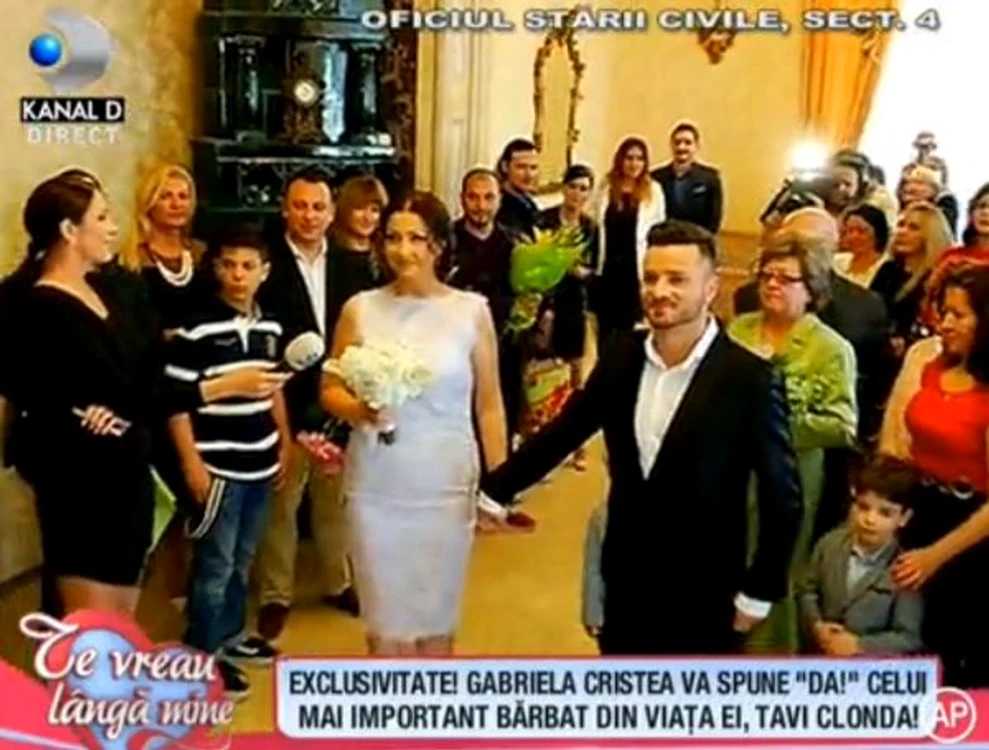 Gabriela Cristea şi Tavi Clonda s-au cununat cuvil la Primăria sectorului 4