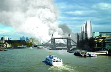 Perspectivă asupra Tamisei în două momente ale istoriei: Londra în timpul bombardamentelor germane și Londra care sărbătorea 75 de ani de la încheierea războiului. Imagini suprapuse (© Getty Images)