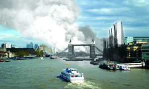 Perspectivă asupra Tamisei în două momente ale istoriei: Londra în timpul bombardamentelor germane și Londra care sărbătorea 75 de ani de la încheierea războiului. Imagini suprapuse (© Getty Images)