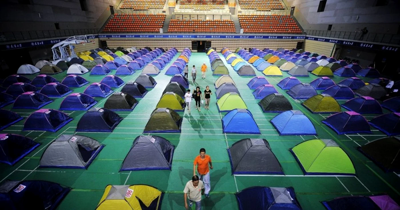 550 de corturi au fost montate la Universitatea pentru părinţii bobocilor. (Tianjin University Official Weibo)