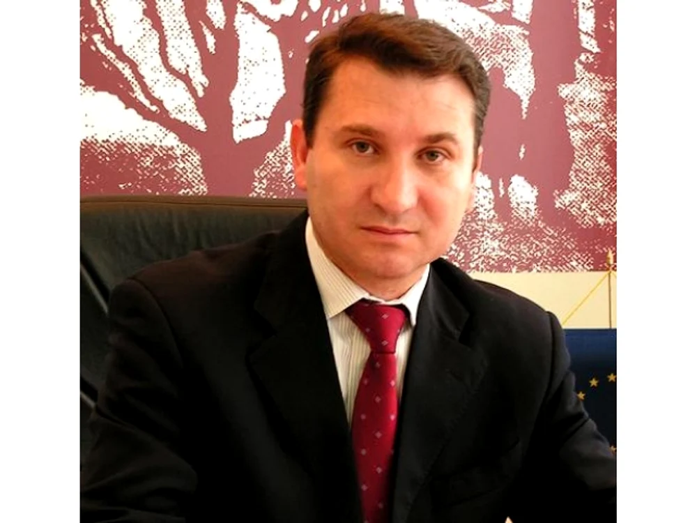 
    Romeo Stavarache  
