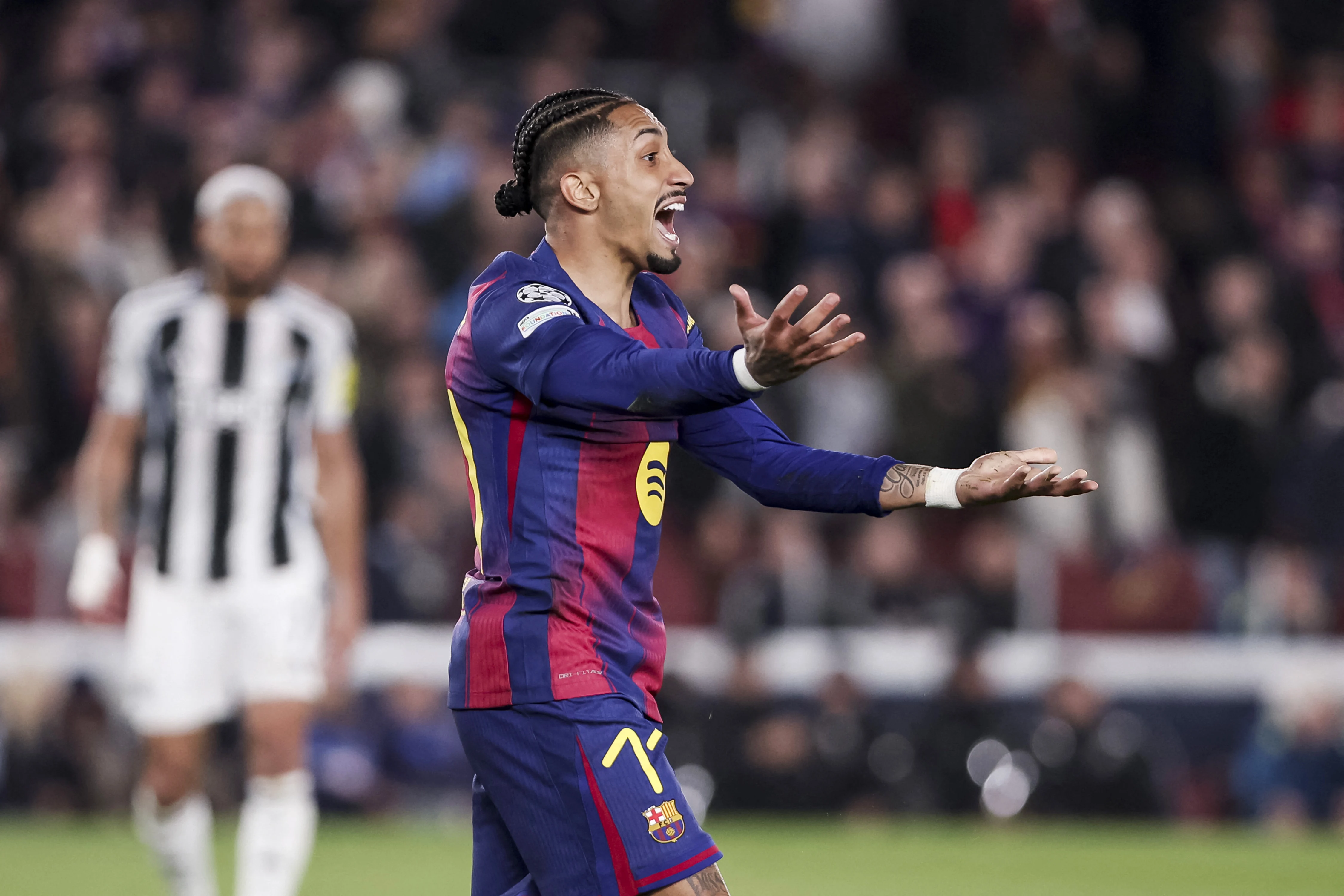 Istvan Kovacs, socotit vinovat pentru eliminarea Barcelonei din Liga Campionilor. Căpitanul Raphina a scos flăcări pe gură