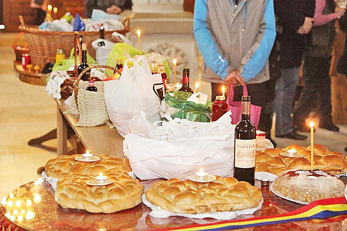 S-au împărţit alimente de post