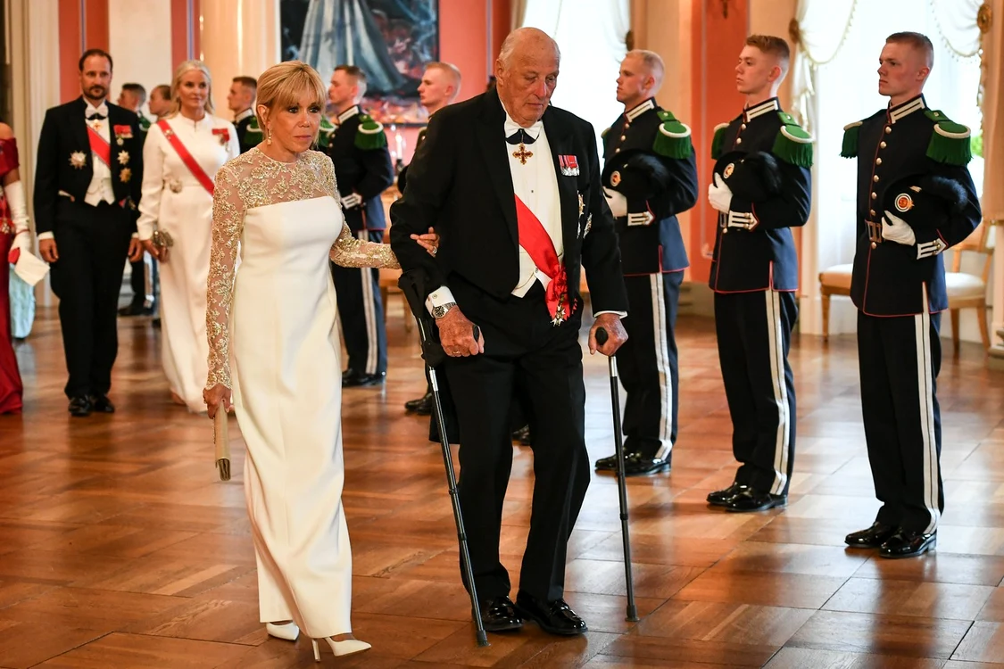Brigitte Macron cu Regele Harald la Palatul Regal din Oslo profimedia 1014174461 jpg