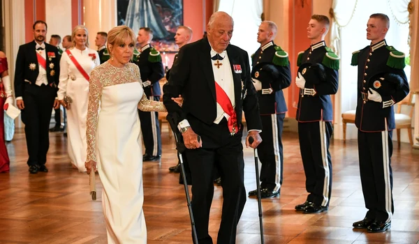 Brigitte Macron cu Regele Harald la Palatul Regal din Oslo  profimedia 1014174461 jpg