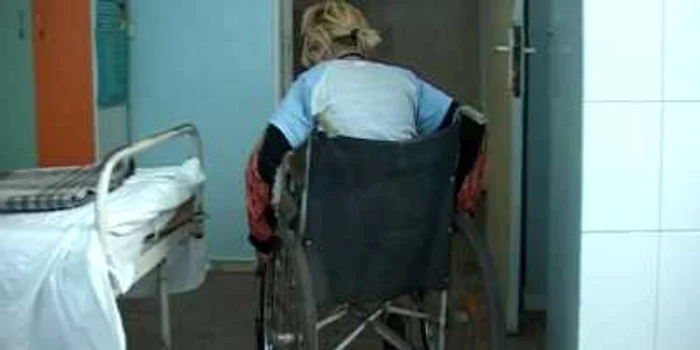 Femeia nu își poate îngriji singură copilul