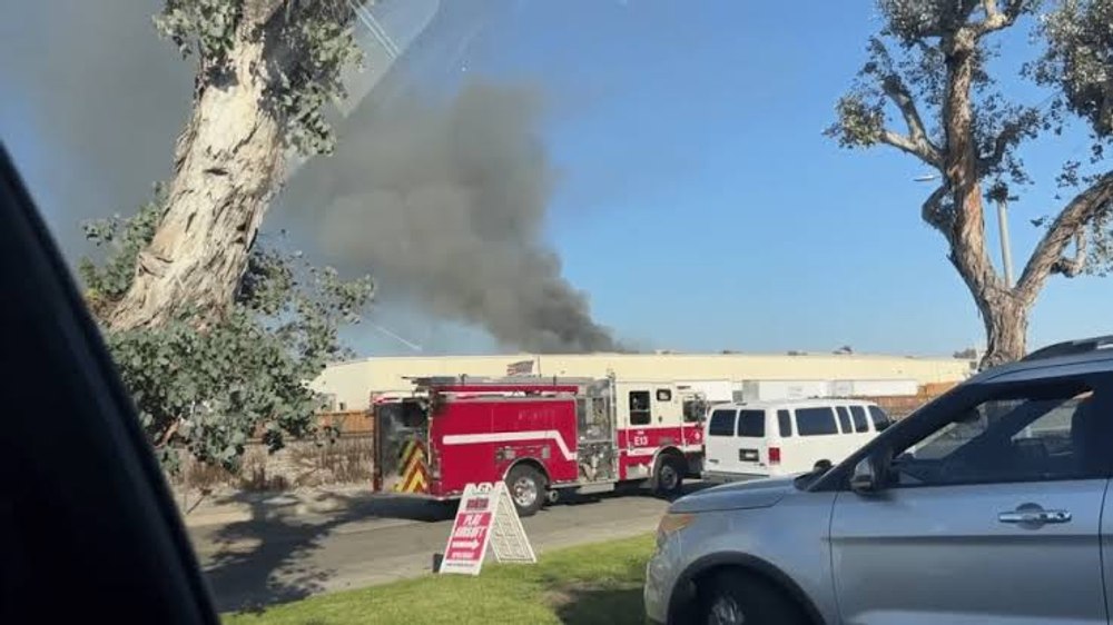 Un avion de mici dimensiuni s-a prăbuşit pe o clădire, în California. Două persoane au murit