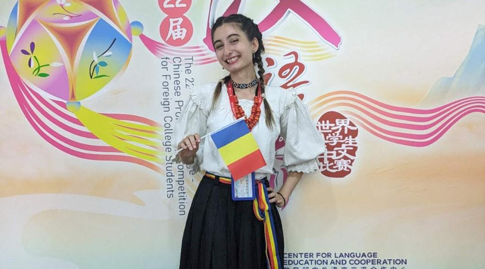 „Chineza se învață greu și se uită ușor”. Interviu cu Maria Petculescu, câștigătoarea Premiului I la etapa națională a concursului „Podul Limbii Chineze”
