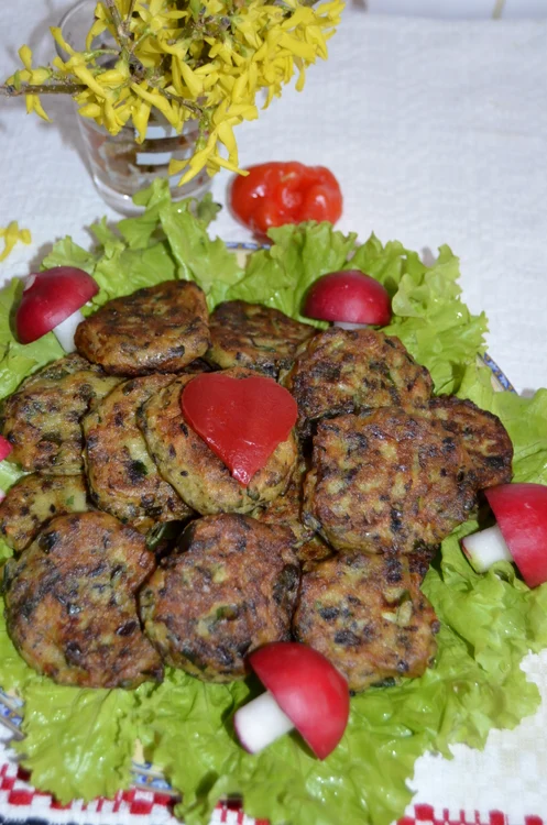 
    Pârjoluţe din cartofi şi bureţi  