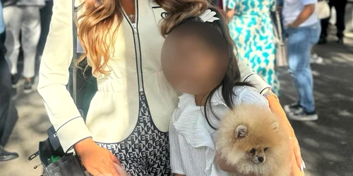 Bianca Dragusanu  si fetita sa Foto facebook jpg