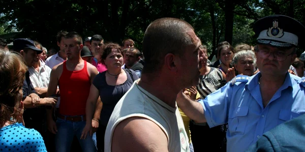 Protestul are loc în parcarea Hotelului Unirea